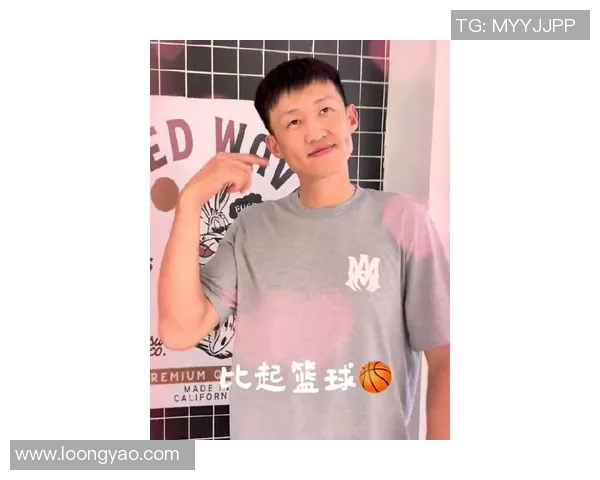 周鹏的篮球人生：从青涩少年到职业巨星的奋斗历程与荣耀时刻