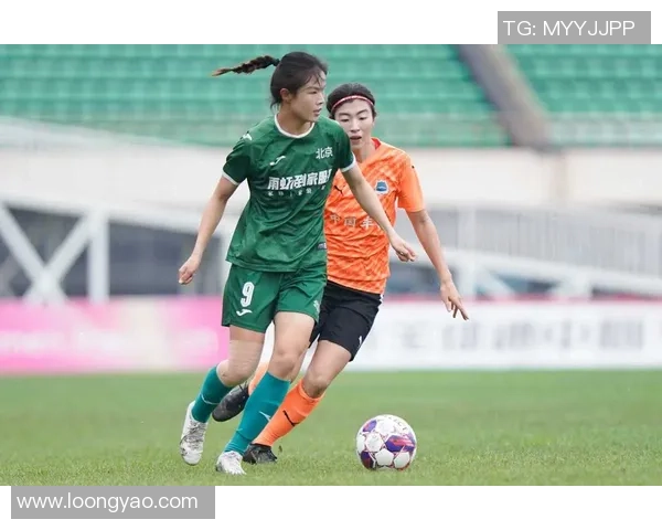 女超联赛精彩对决上海女足迎战江大球队全力争胜