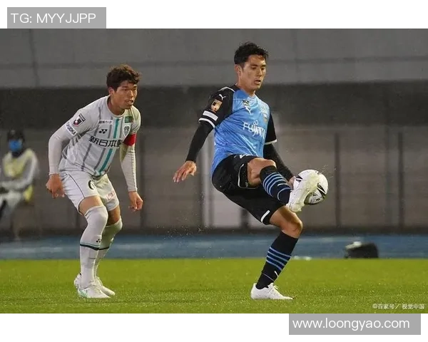 新泻天与福冈黄的激烈对决展现日本足球的魅力与竞争精神
