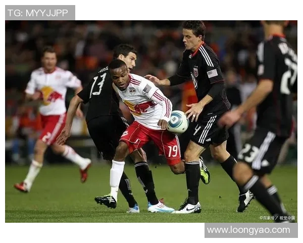 西里冈联与马都拉联的激烈对决揭示了足球战术的新趋势与球队实力的较量 西里冈联与马都拉联的激烈对决揭示了足球战术的新趋势与球队实力的较量